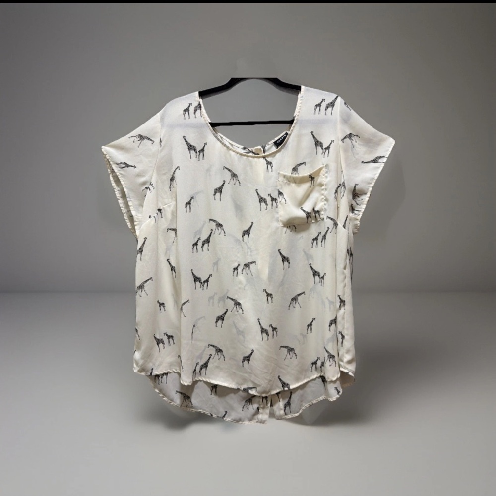 Torrid Cream Giraffe-Print Short Sleeve Button Back Blouse Flowy Relaxed 22/24